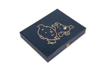 null Tintin - Pièces d'or : Coffret recouvert de cuir bleu avec lettrage doré représentant...