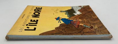 null Tintin - L'île noire : Edition dos bleu (A23 bis, 1944). Garde avant fendue....