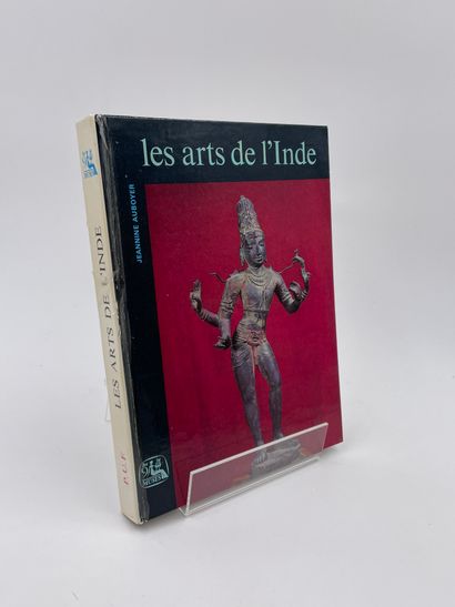 null 28 Volumes (caisse) : 

- "MUSICAL INSTRUMENTS OF INDIA", The Urban Council,...