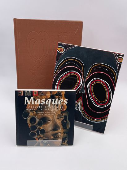 null 3 Volumes : 

- "MASQUES, esprits d'Afrique, Spirit of Africa", Photo. Thomas...