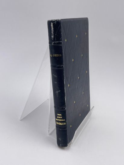 null 5 Volumes : 

- "ANGKOR", Guide H.Parmentier, E.K.L.I.P 1960 - pages détachées-déchirure...