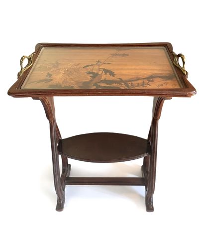 Louis MAJORELLE (1859-1926) Rare table de service à thé à piétement sculpté de gerbes...