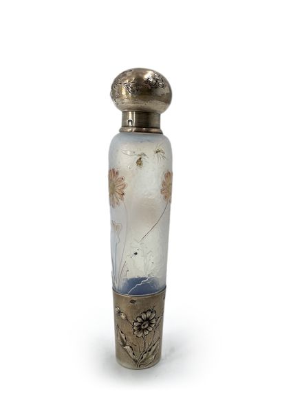 DAUM Nancy Salt bottle with silver frame with floral embossed decoration. Proof in...