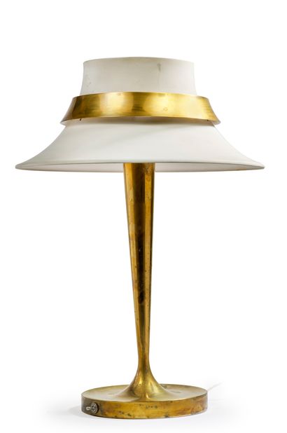 ETABLISSEMENTS PERZEL Lampe Modèle 517 en laiton doré et tôle peinte
H. 58 cm
(Traces...