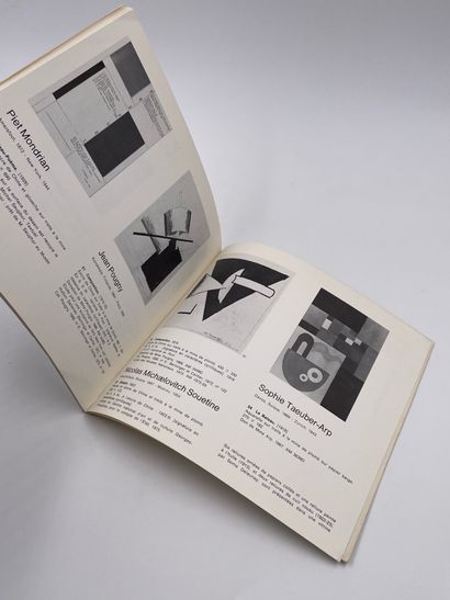 null 1 Volume : "ART ABSTRAIT 1910-1940, DESSINS", Musée National d'Art Moderne,...