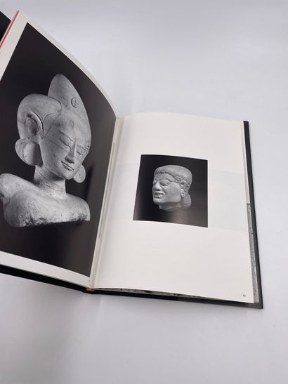 null 1 Volume : "MAJAPAHIT", Préface de Jean Boisselier, Photographies Jean-Yves...