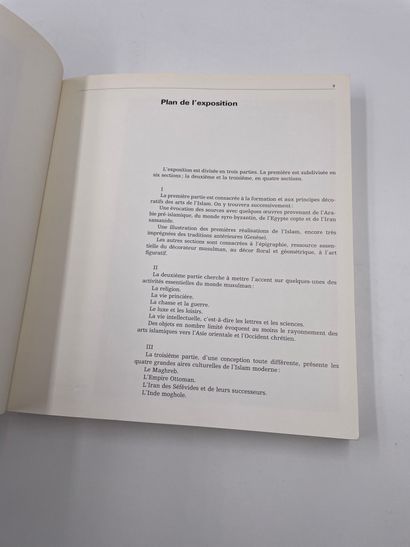 null 1 Volume : "L'ISLAM DANS LES COLLECTIONS NATIONALES", 2 Mai - 22 Août 1977,...