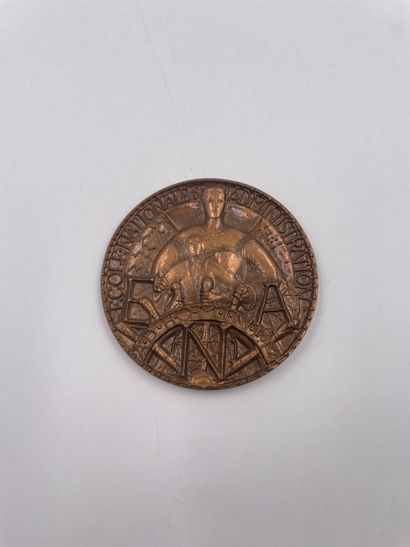 null Médaille "ECOLE NATIONALE D'ADMINISTRATION"..Charles de Gaulle…7cm