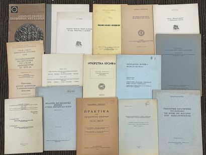 null Environ 37 Volumes en Russe (et/ou Langues slaves) : Revues / Livrets / Extraits...