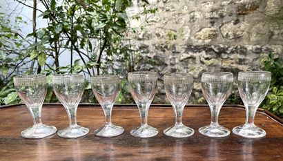 null Seven glass stemware.

Early 19th century 

H. 10,4 cm 

(very small chips)