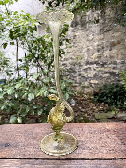 null 
Soliflore in gilded glass with a high neck decorated with a swan.



In the...