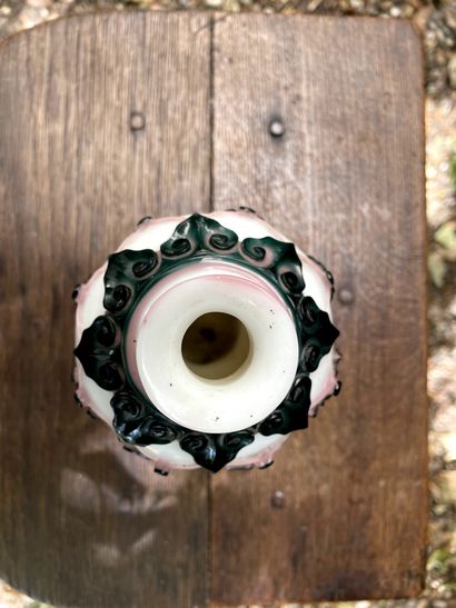 null A multi-layer opaline vase with flowers, wheels, etc...

Peking glassware ?...