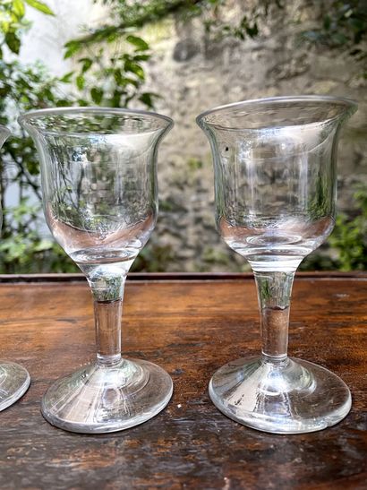 null Five mismatched glass stemware.

19th century, circa 1820-1830

H. 11,2 cm 

(small...