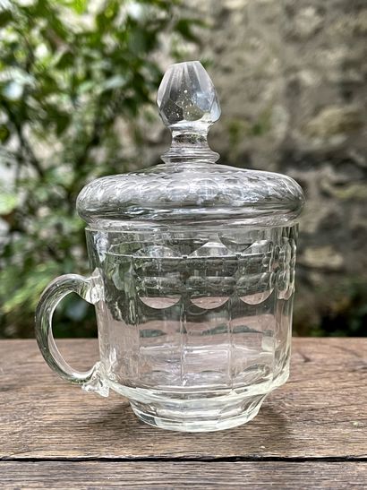 null Lot including : 

- A small cut glass covered mug. 19th century. H. 11 cm approx....