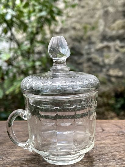 null Lot including : 

- A small cut glass covered mug. 19th century. H. 11 cm approx....