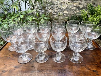 null Sixteen glass stemware (different sizes) 

20th century

H of one 14,5 cm