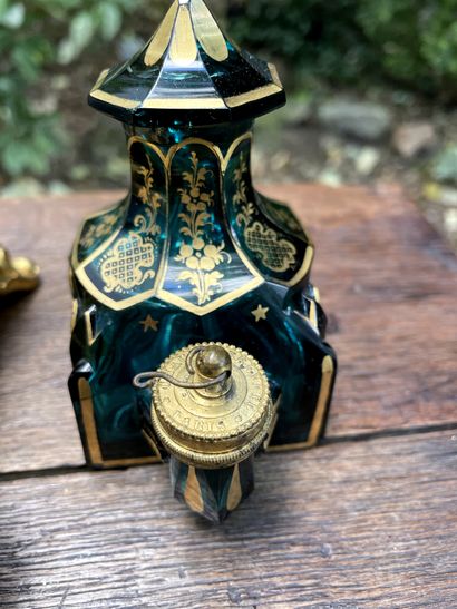 null CHAULIN

Green glass inkwell with gilt decoration of flowers and gilt bronze...