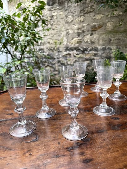 null 
Eight small glasses of alcohol.


Burgundy, 18th century


H. 11,5 cm



(a...