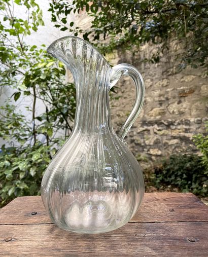 null Blown glass cider pitcher.

Normandy, late 18th century

H. 25 cm