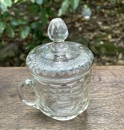 null Lot including : 

- A small cut glass covered mug. 19th century. H. 11 cm approx....