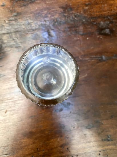null Six glass liqueur glasses 

H. 7 cm 

(chips)