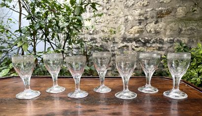 null Seven glass stemware.

Early 19th century 

H. 10,4 cm 

(very small chips)