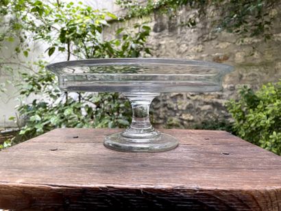null 
Lot including: 


- A cut crystal cup on pedestal. Late 19th century. H. 10,7...