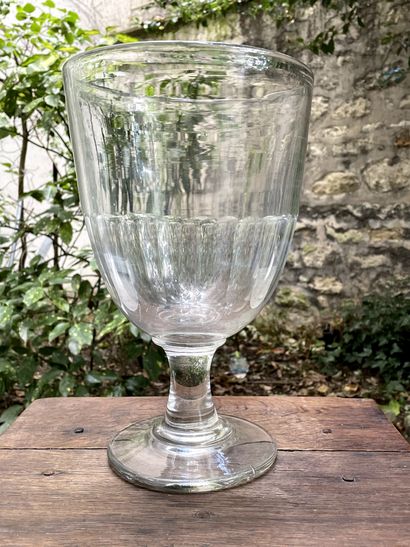  Lot including : 
- A large glass bowl on pedestal. 18th century. H. 30 cm Diam....