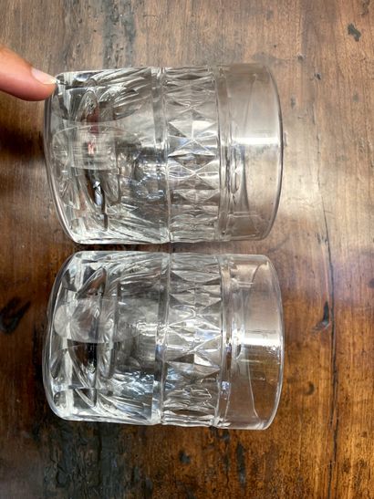 null Four cut glass goblets.

H. 8,5 cm