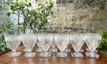 null Twelve stemmed glasses engraved with vine branches. 

19th century

H. 12,7...