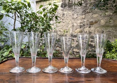 null Six glass flutes with cut sides. 

19th century

H. 16 cm approx (one smaller)

(some...