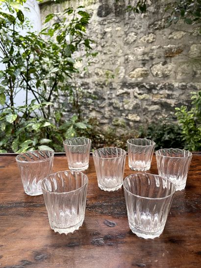 null Set of seven small glasses with twisted ribs.

H. 6,5 cm approx.