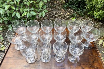 null Sixteen glass stemware (different sizes) 

20th century

H of one 14,5 cm