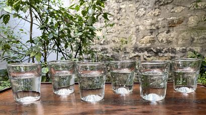 null 
Six glass drinking glasses 


Germany 



H. 9,5 cm



(small chips)
