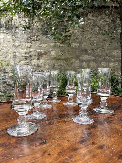 null 
Eight glass stemware 



XIXth century


H. of one 14 cm (different sizes)...