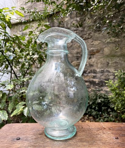 null Blown glass decanter.

19th century.

H. 24,5 cm 

(accident)