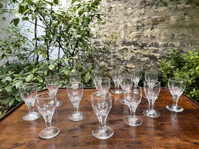 null Fifteen cut glass alcohol glasses.

19th century

H. 10,5 cm

(rare small c...