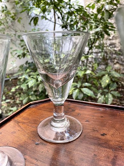 null Seven glass stemware 

19th century

H. 15,5 cm 

(small chip)