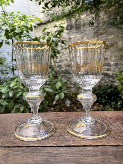 null 
Two glass glasses with gilded decoration of flowers and garlands.


18th century


H....