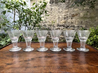 null Six glass stemmed glasses engraved with garlands 

19th century

H. 13 cm