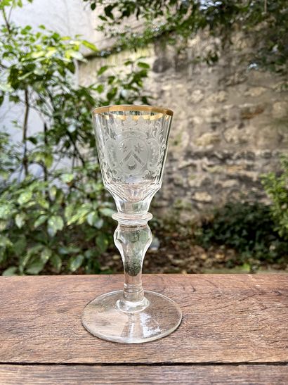 null Blown glass wine glass with armorial decoration under ducal crown. Cut leg....