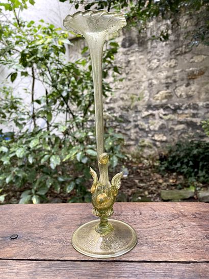 null 
Soliflore in gilded glass with a high neck decorated with a swan.



In the...
