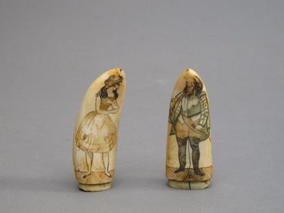 null Scrimshaw. Rare paire de dents de cachalot polies et gravées : Personnages en...