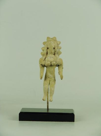 CIVILISATIONS DE L’INDUS - MEHRGARH (3000 av. J.C.) Idole féminine assise, la coiffure...