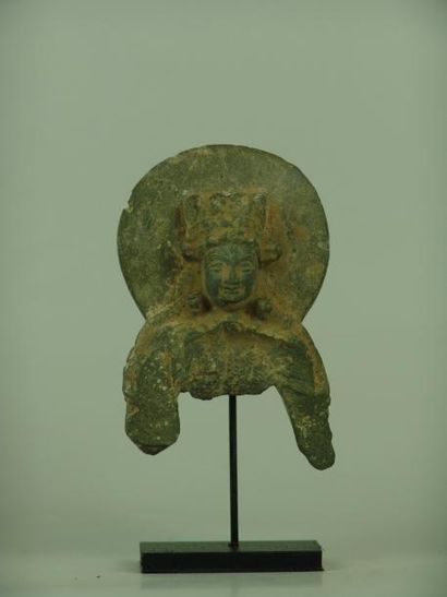 ART GRECO-BOUDDHIQUE DU GANDHARA (Ier - Vème siècle) Tête auréolé de Bodhisattva....