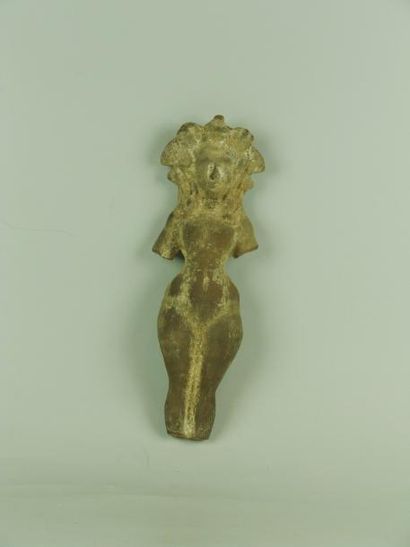ART GRECO-BOUDDHIQUE DU GANDHARA (Ier - Vème siècle) Statuette féminine. En terre...