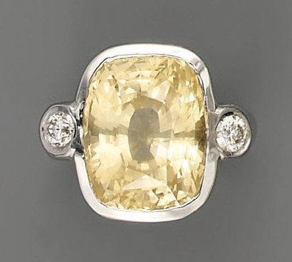 null Bague saphir jaune de Ceylan (non chauffé - certificat GRS - 20,42 cts) et diamants,...