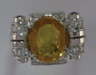 null Bague saphir jaune (7,20 cts env.) et diamants, en or