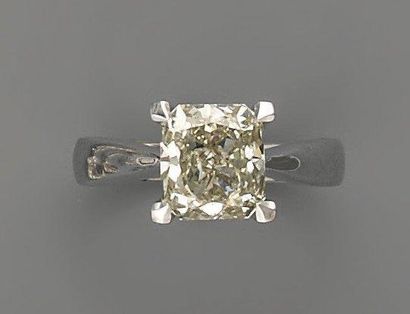 null Bague diamant rectangle brillanté (2,50 cts env.), en or