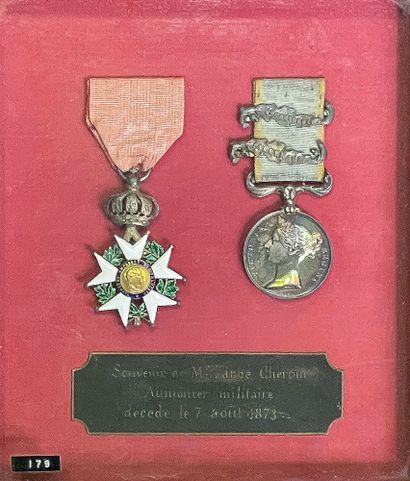 null FRANCE Cadre présentant :
- Une Légion d'honneur d'époque Second empire de chevalier...